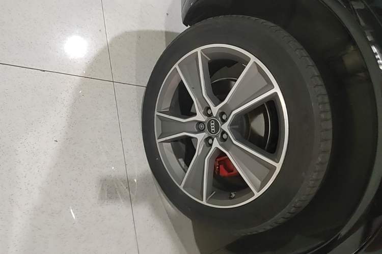 Used Audi Q5L 2022 Updated 45T Luxury Dynamic Version Right Rear Wheel Hub