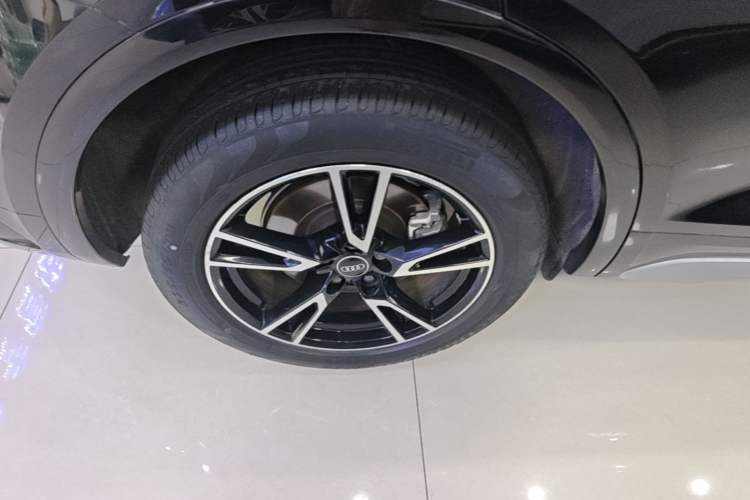 Used Audi Q5L 2022 40T Fashionable and Dynamic Model Right Rear Wheel Hub