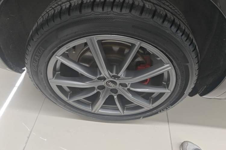 Used Audi Q5L 2022 40T Fashionable and Dynamic Model Right Rear Wheel Hub