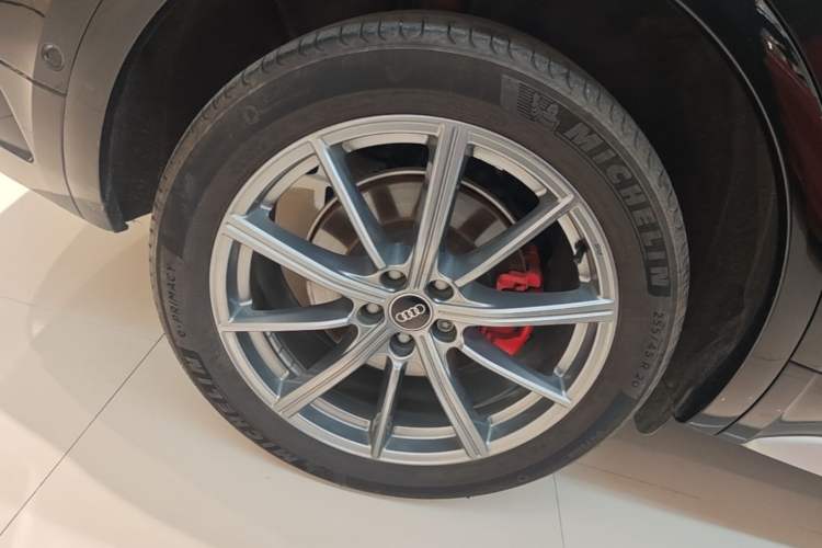 Used Audi Q5L 2022 Updated 40T Luxury Dynamic Edition Right Rear Wheel Hub