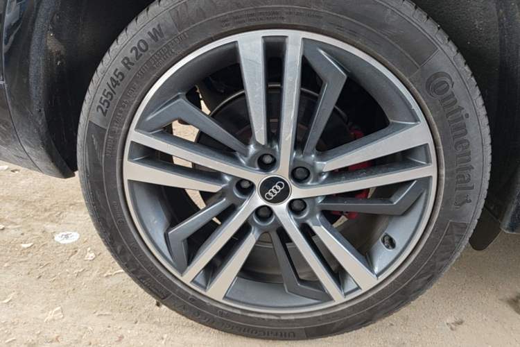 Used Audi Q5L 2022 40T Fashionable and Dynamic Model Right Rear Wheel Hub