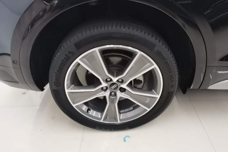Used Audi Q5L 2022 Updated 45T Luxury Dynamic Version Right Rear Wheel Hub
