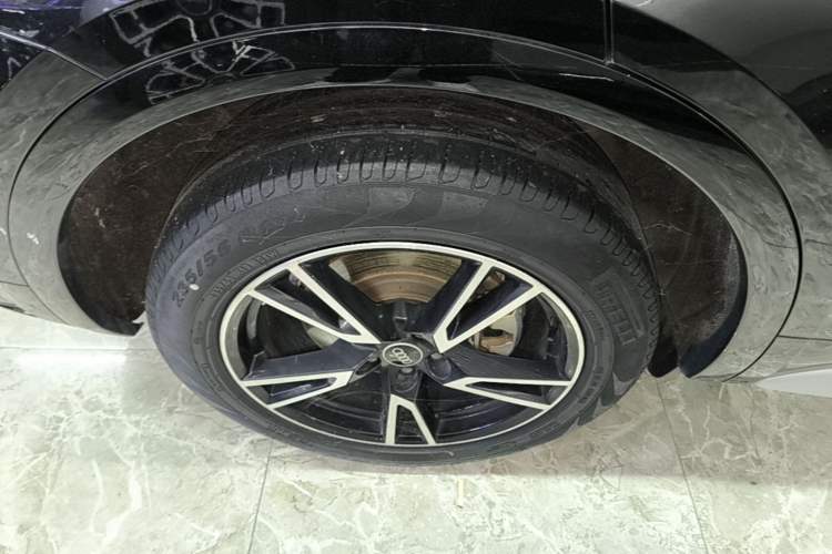 Used Audi Q5L 2022 40T Fashionable and Dynamic Model Right Rear Wheel Hub