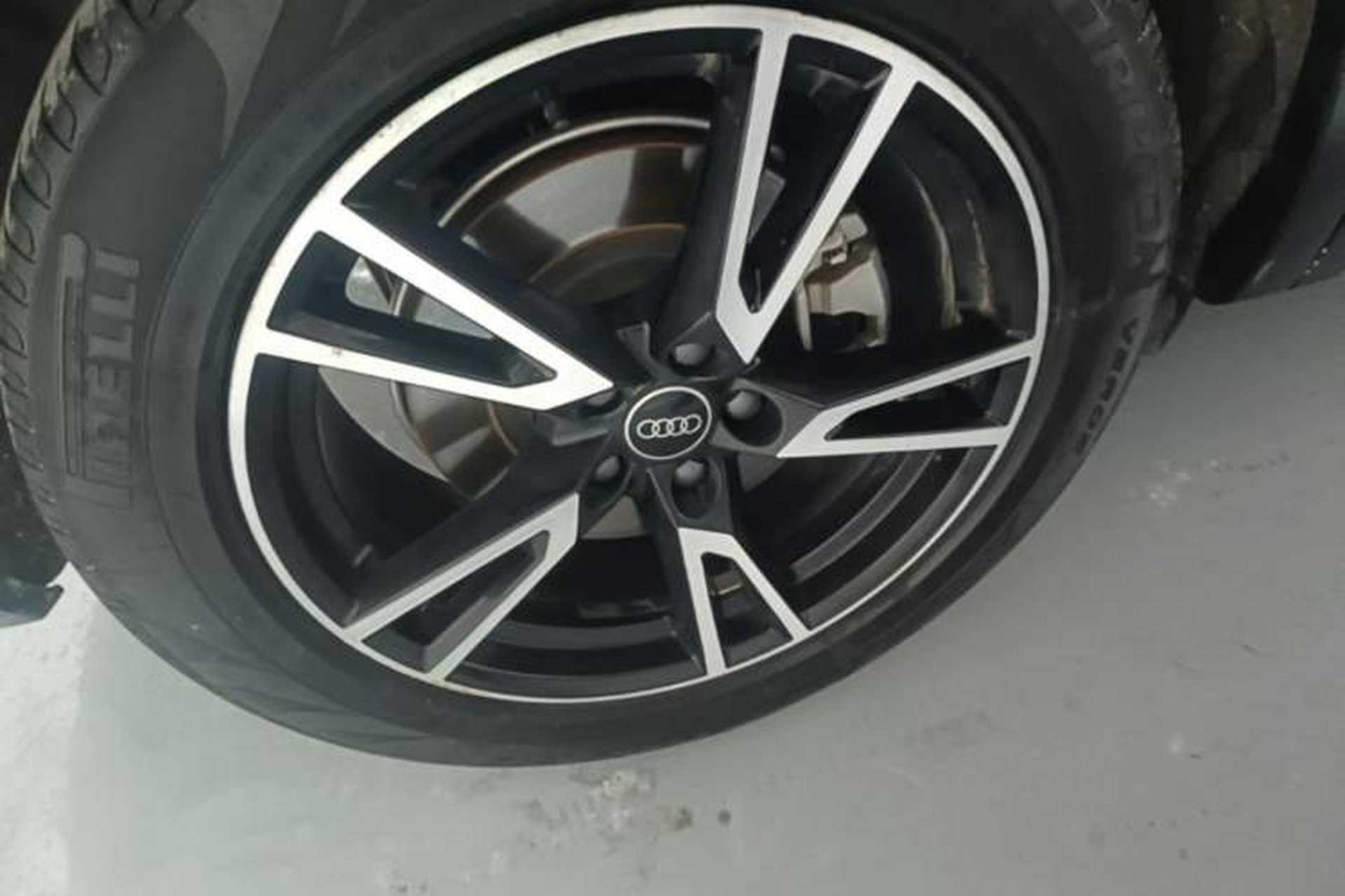 Used Audi Q5L 2022 40T Fashionable and Dynamic Model Right Rear Wheel Hub