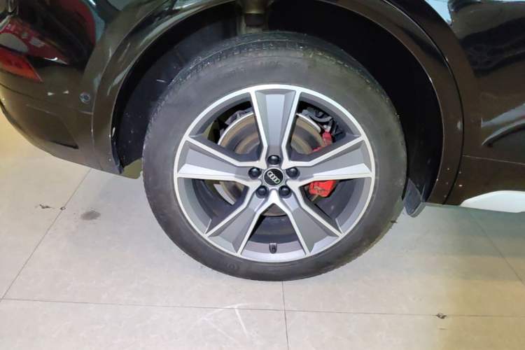 Used Audi Q5L 2022 Updated 45T Luxury Dynamic Version Right Rear Wheel Hub