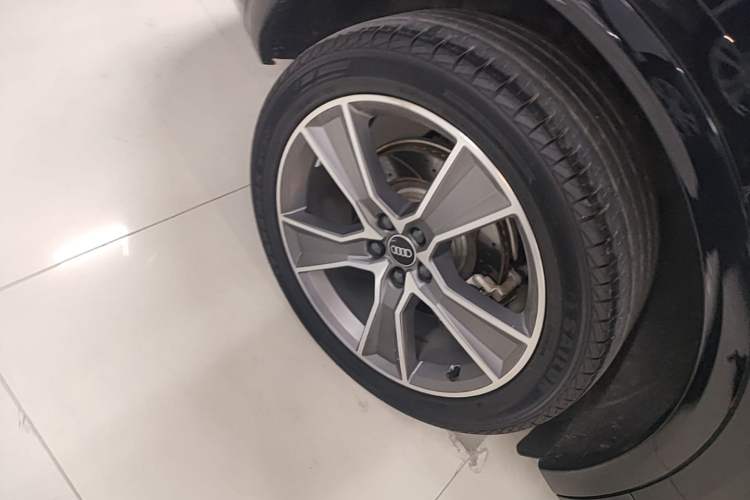 Used Audi Q5L 2022 Updated 45T Luxury Dynamic Version Right Rear Wheel Hub