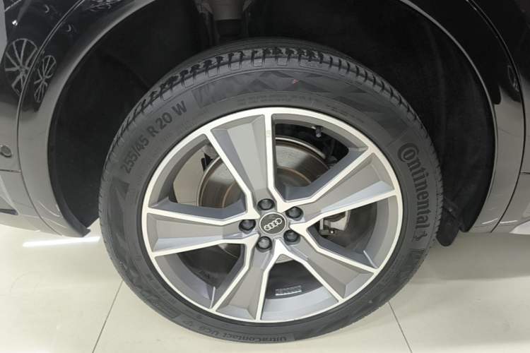 Used Audi Q5L 2022 Updated 45T Luxury Dynamic Version Right Rear Wheel Hub