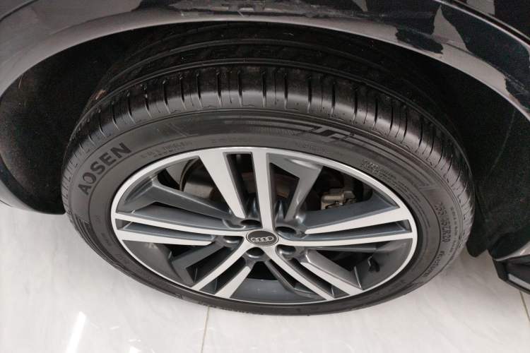 Used Audi Q5L 2022 40T Fashionable and Dynamic Model Right Rear Wheel Hub