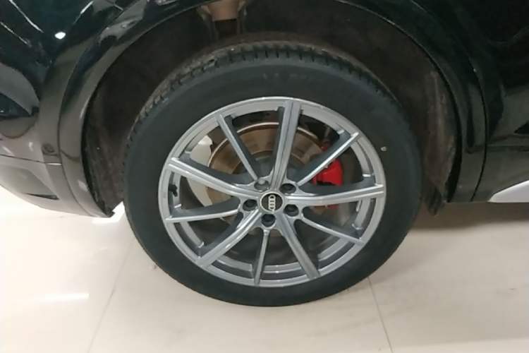 Used Audi Q5L 2022 Updated 45T Luxury Dynamic Version Right Rear Wheel Hub