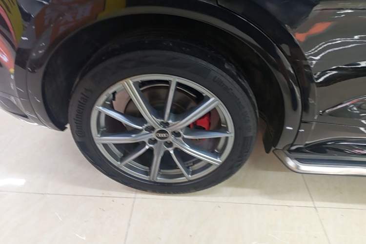 Used Audi Q5L 2022 40T Fashionable and Dynamic Model Right Rear Wheel Hub