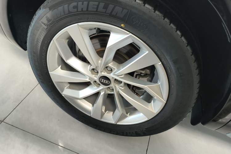 Used Audi Q5L 2022 40T Luxury Dynamic Model Right Rear Wheel Hub