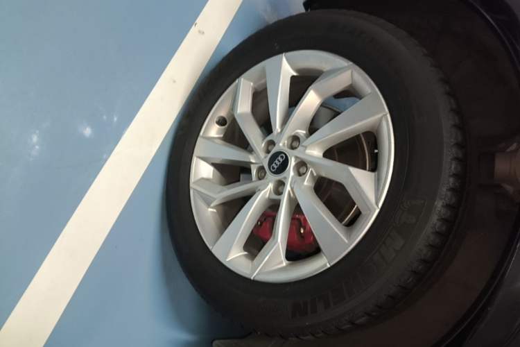 Used Audi Q5L 2022 Updated Version 40T Luxury Elegant Edition Right Rear Wheel Hub