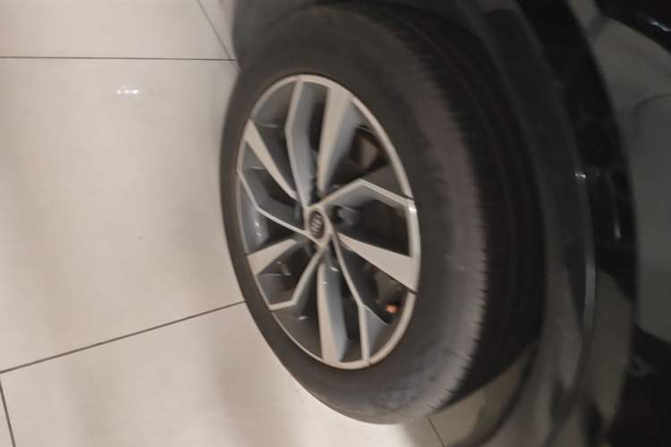 Used Audi Q5L 2022 Updated Version 40T Luxury Elegant Edition Right Rear Wheel Hub