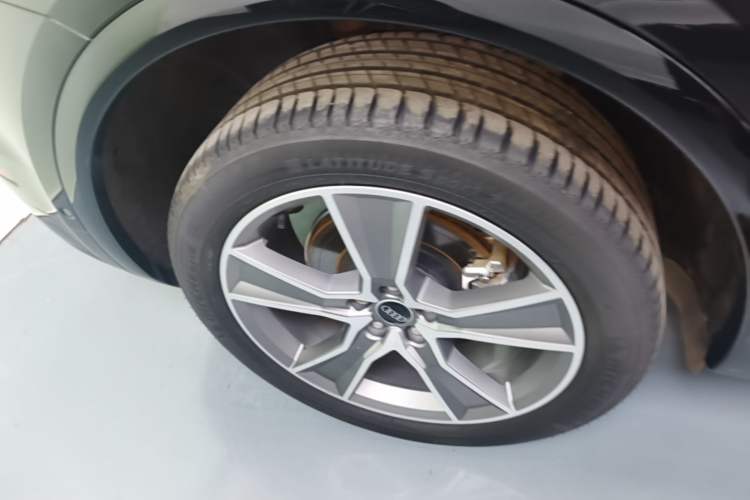 Used Audi Q5L 2022 Updated 45T Luxury Dynamic Version Right Rear Wheel Hub