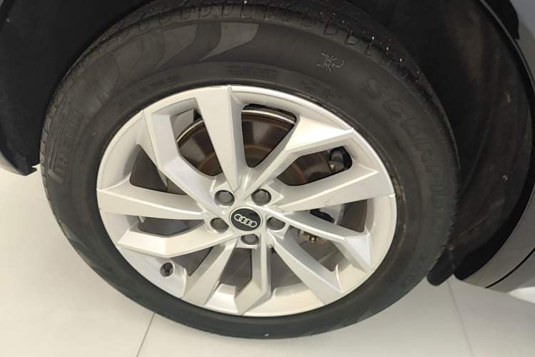Used Audi Q5L 2022 Updated 40T Luxury Dynamic Edition Right Rear Wheel Hub