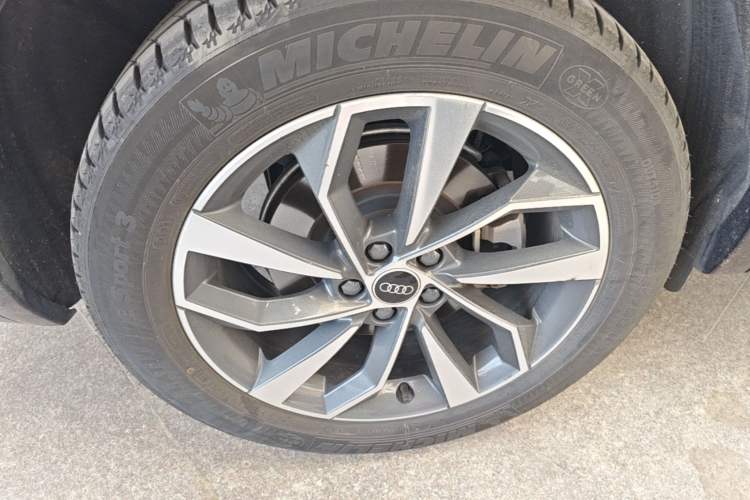 Used Audi Q5L 2022 Updated 40T Luxury Dynamic Edition Right Rear Wheel Hub