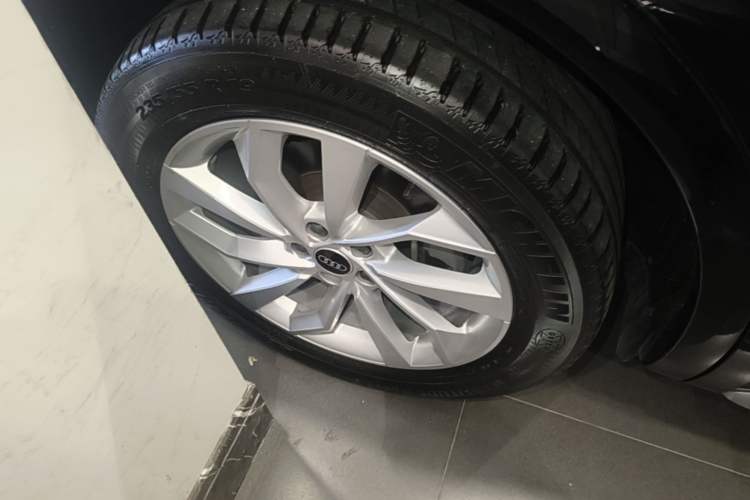 Used Audi Q5L 2022 Updated 40T Luxury Dynamic Edition Right Rear Wheel Hub