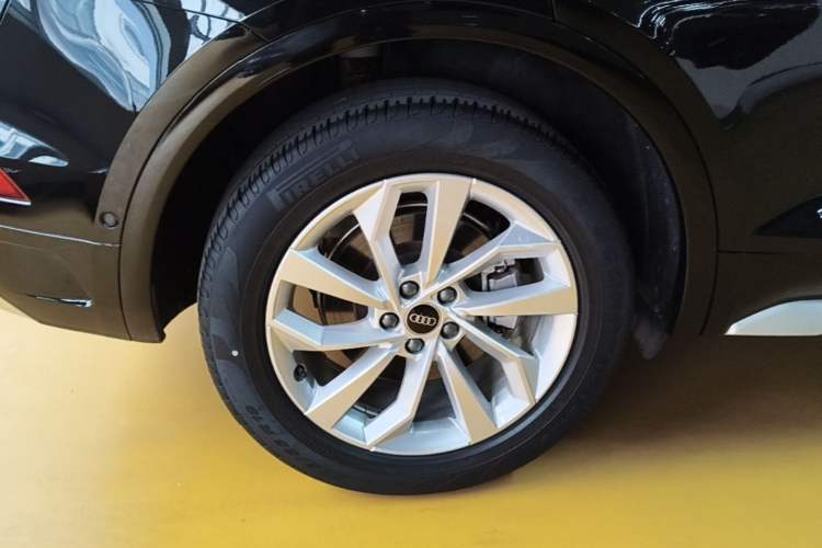 Used Audi Q5L 2022 Updated 40T Luxury Dynamic Edition Right Rear Wheel Hub