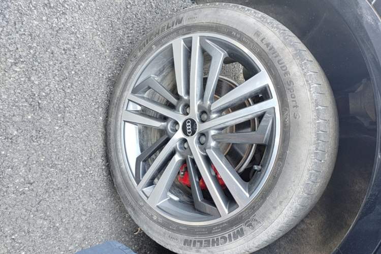 Used Audi Q5L 2022 Updated 40T Luxury Dynamic Edition Right Rear Wheel Hub