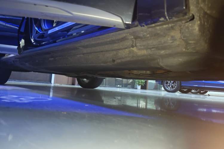 Used Audi Q5L 2022 40T Fashionable and Elegant Model Right Side Sill