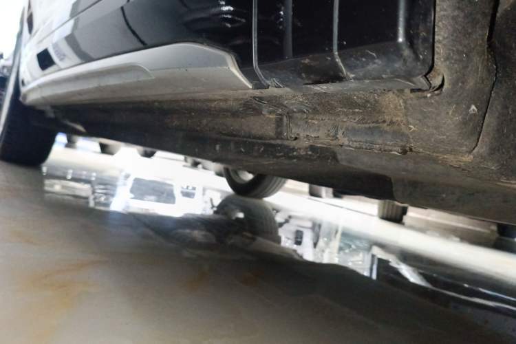 Used Audi Q5L 2022 40T Fashionable and Elegant Model Right Side Sill