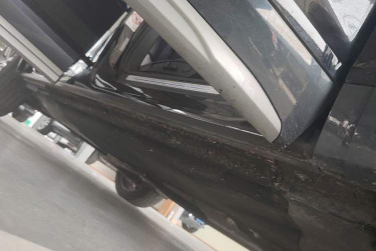 Used Audi Q5L 2022 40T Fashionable and Elegant Model Right Side Sill