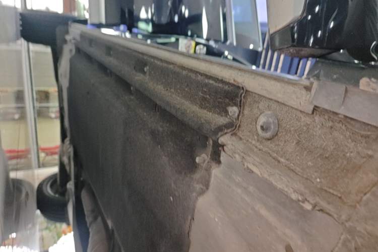 Used Audi Q5L 2022 40T Fashionable and Dynamic Model Right Side Sill
