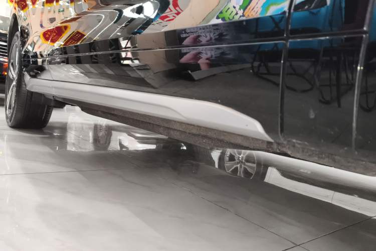 Used Audi Q5L 2022 40T Fashionable and Dynamic Model Right Side Sill