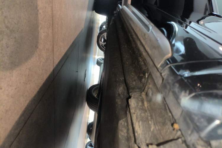 Used Audi Q5L 2022 40T Luxury Elegant Model Right Side Sill