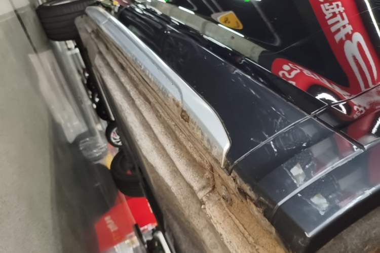 Used Audi Q5L 2022 40T Fashionable and Elegant Model Right Side Sill