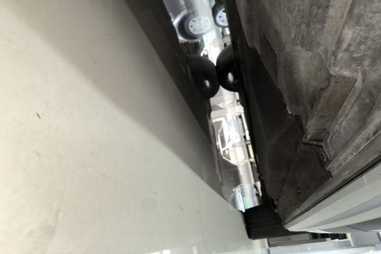 Used Audi Q5L 2022 Updated 45T Luxury Dynamic Version Right Side Sill