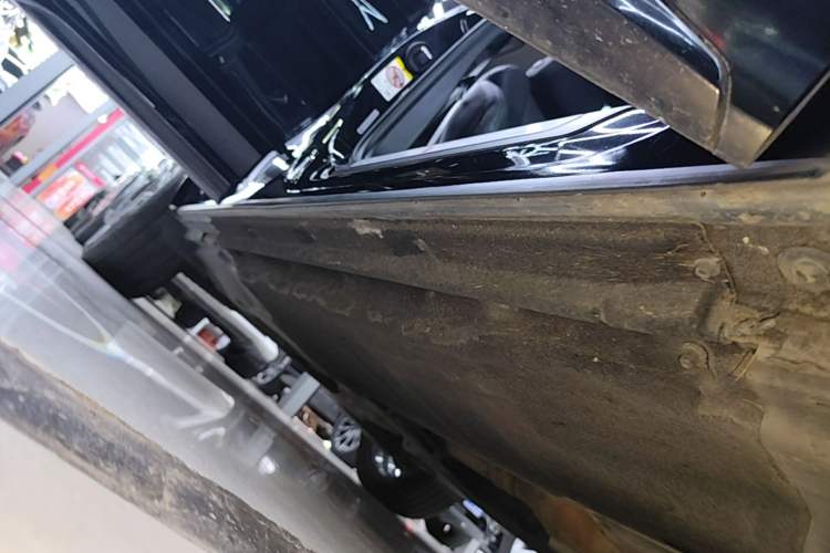 Used Audi Q5L 2022 40T Fashionable and Dynamic Model Right Side Sill