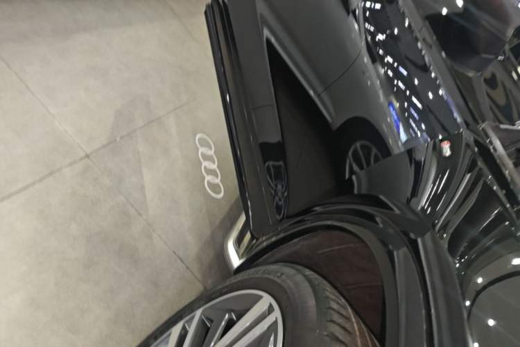 Used Audi Q5L 2022 Updated 45T Prestige Dynamic Edition Right Side Sill
