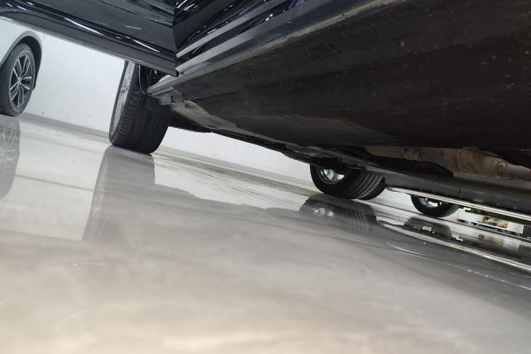 Used Audi Q5L 2022 40T Fashionable and Dynamic Model Right Side Sill
