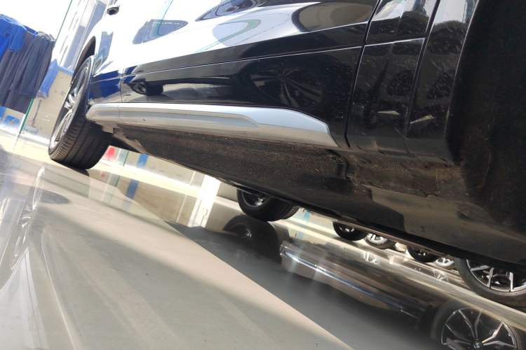 Used Audi Q5L 2022 Updated 40T Luxury Dynamic Edition Right Side Sill