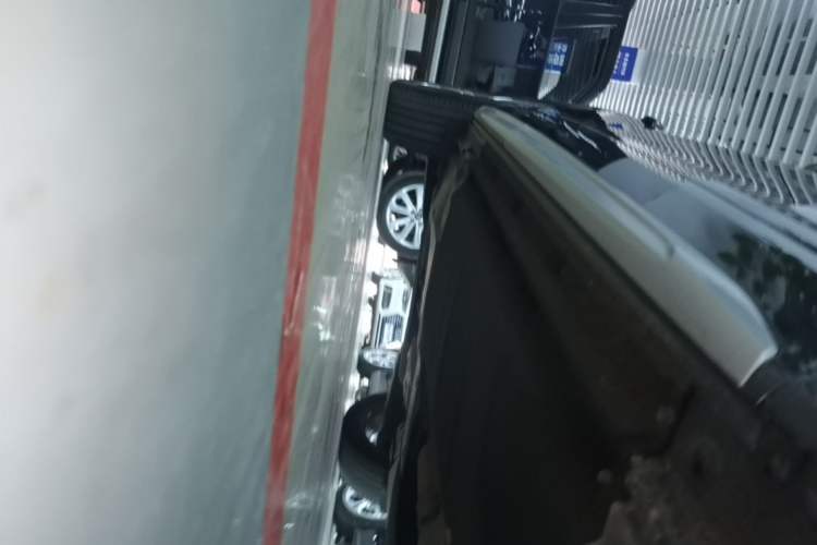 Used Audi Q5L 2022 40T Fashionable and Elegant Model Right Side Sill