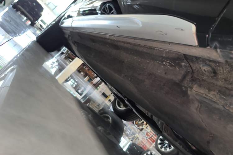 Used Audi Q5L 2022 40T Luxury Dynamic Model Right Side Sill