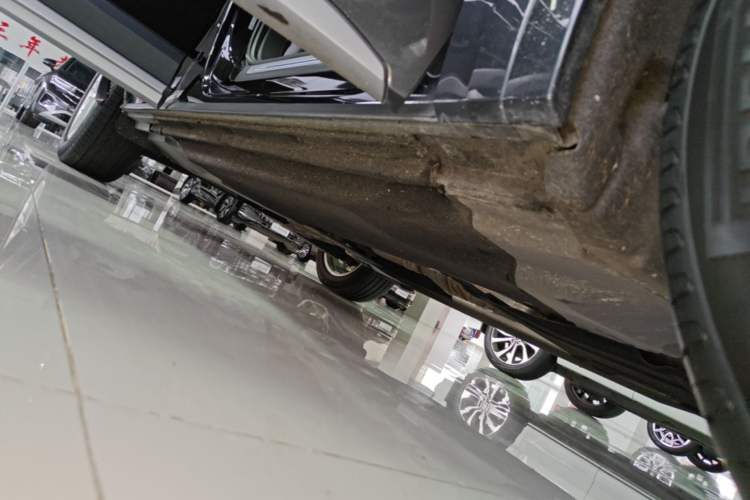 Used Audi Q5L 2022 40T Fashionable and Elegant Model Right Side Sill
