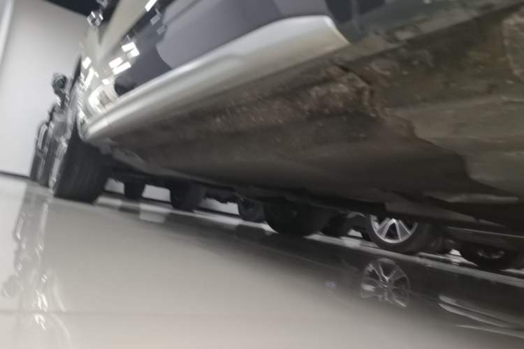 Used Audi Q5L 2022 Updated Version 45T Luxury Prestige Edition Right Side Sill