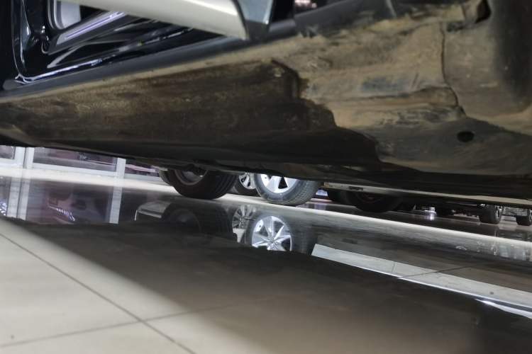 Used Audi Q5L 2022 40T Fashionable and Elegant Model Right Side Sill