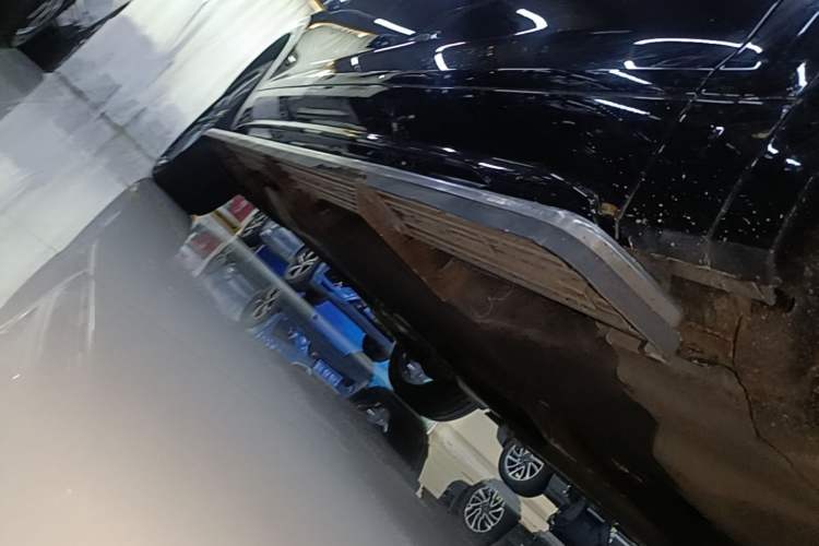 Used Audi Q5L 2022 40T Fashionable and Dynamic Model Right Side Sill