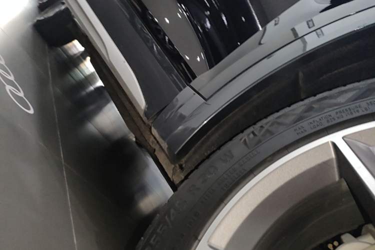 Used Audi Q5L 2022 Updated Version 45T Luxury Prestige Edition Right Side Sill