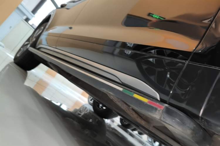 Used Audi Q5L 2022 Updated Version 40T Luxury Elegant Edition Right Side Sill