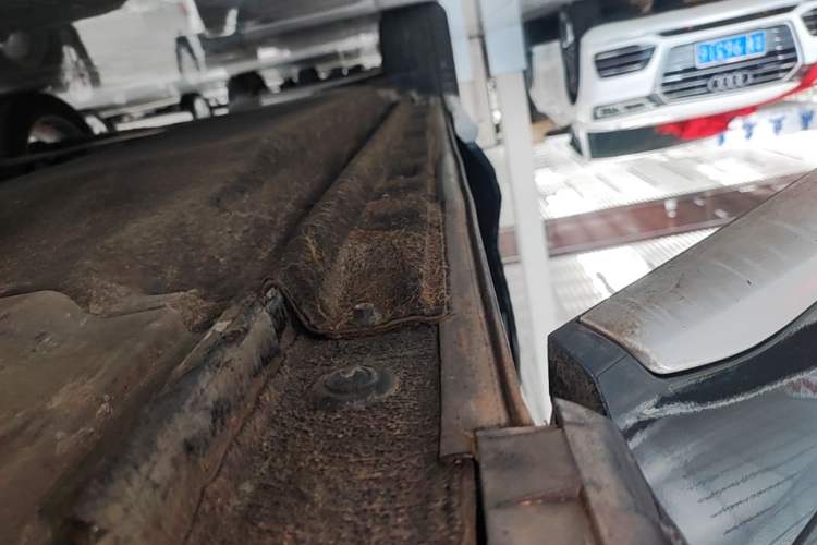 Used Audi Q5L 2022 40T Fashionable and Elegant Model Right Side Sill