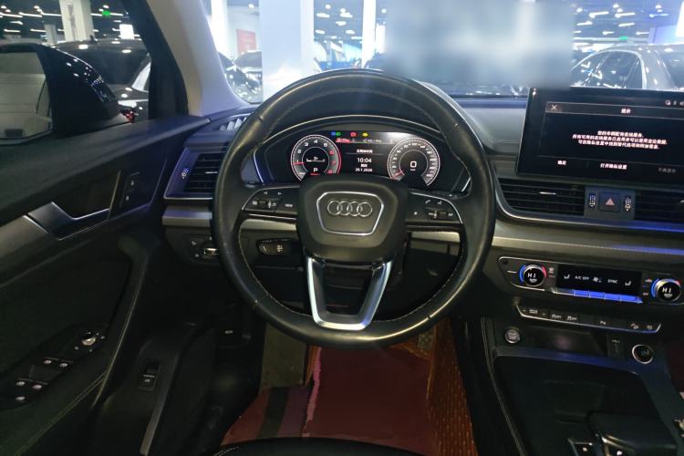 Used Audi Q5L 2022 40T Fashionable and Elegant Model Steering Wheel