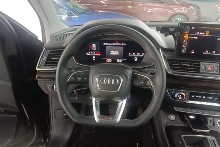 Used Audi Q5L 2022 40T Luxury Dynamic Model Steering Wheel