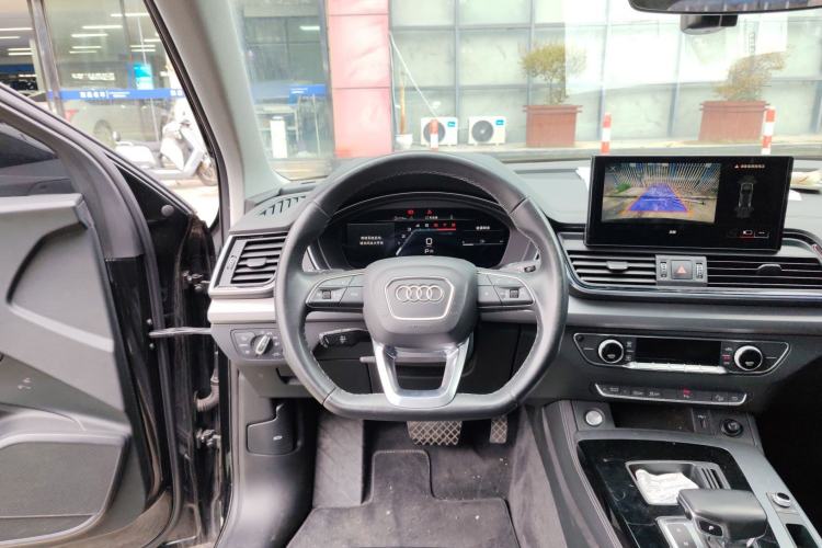 Used Audi Q5L 2022 40T Fashionable and Dynamic Model Steering Wheel
