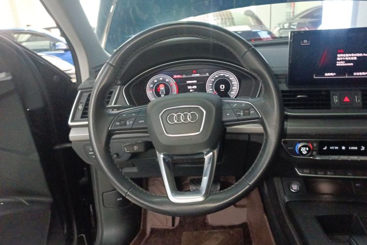 Used Audi Q5L 2022 40T Fashionable and Elegant Model Steering Wheel