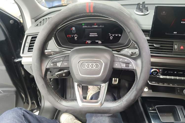 Used Audi Q5L 2022 40T Luxury Dynamic Model Steering Wheel