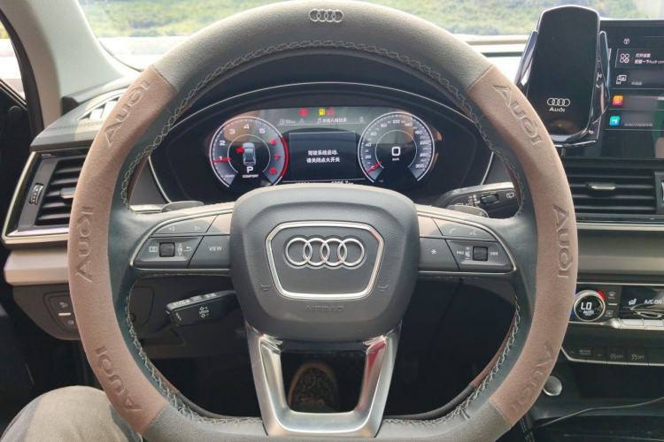 Used Audi Q5L 2022 40T Fashionable and Dynamic Model Steering Wheel